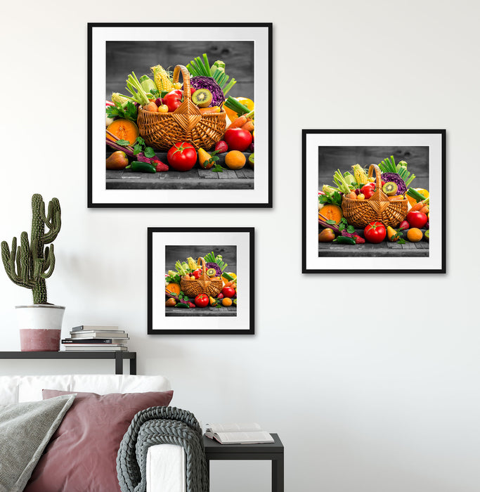 Frisches Obst und Gemüse im Korb Quadratisch Passepartout Wohnzimmer