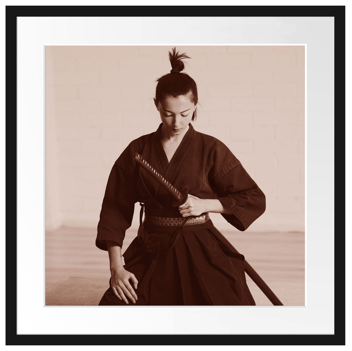 stolze Samurai-Kriegerin Passepartout Quadratisch 55x55