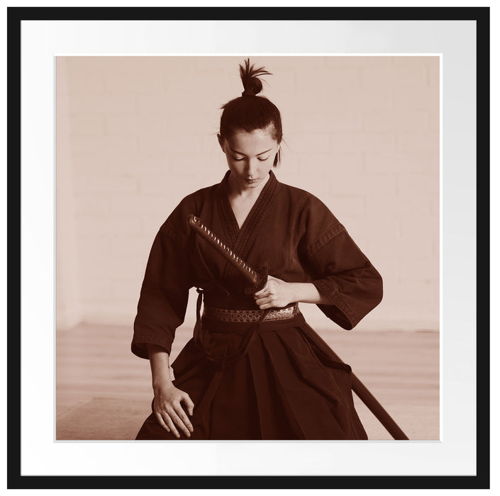 stolze Samurai-Kriegerin Passepartout Quadratisch 70x70