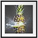 Ananas mit Wasser bespritzt Passepartout Quadratisch 55x55