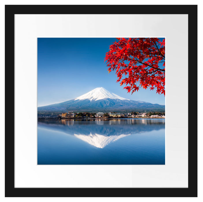 Berg Fujiyama mit herbstlich rotem Baum Passepartout Quadratisch 40