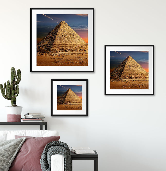 Ägyptische Pyramiden bei Sonnenuntergang Passepartout Wohnzimmer Quadratisch