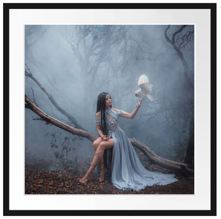 Mystische Schönheit im nebeligen Wald Passepartout Quadratisch 70