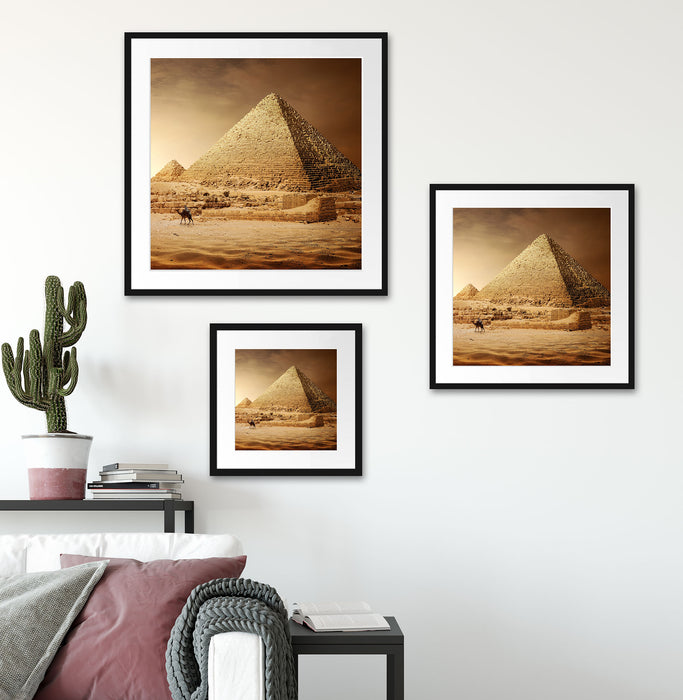 Pyramiden in Ägypten bei Sonnenuntergang Passepartout Wohnzimmer Quadratisch