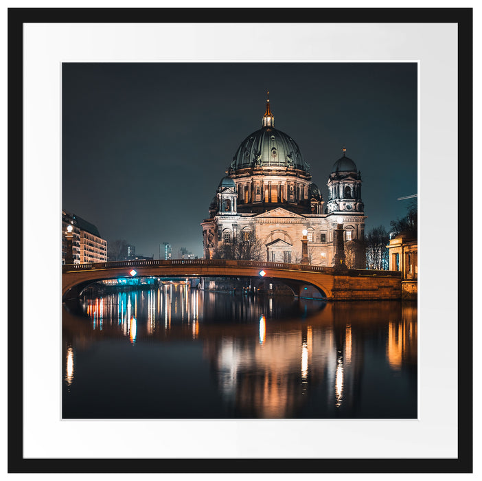 Berliner Dom an der Spree bei Nacht Passepartout Quadratisch 55