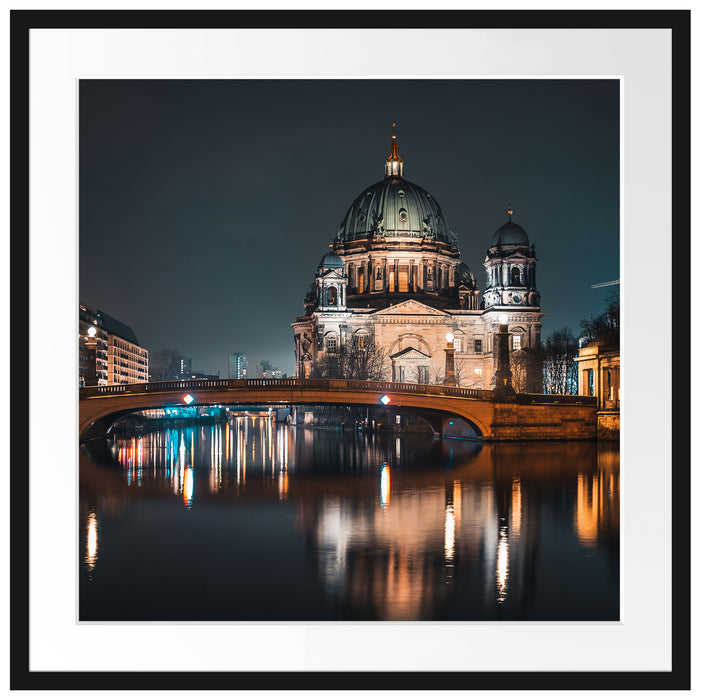 Berliner Dom an der Spree bei Nacht Passepartout Quadratisch 70