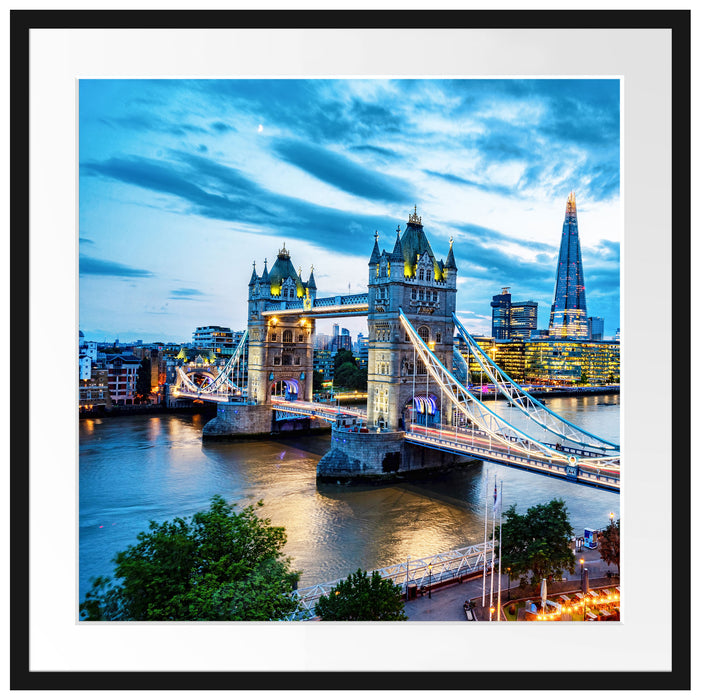 Beleuchtete Tower Bridge am Abend Passepartout Quadratisch 70