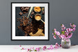 Kaffeebohnen und Schokolade von oben Passepartout Detail Quadratisch
