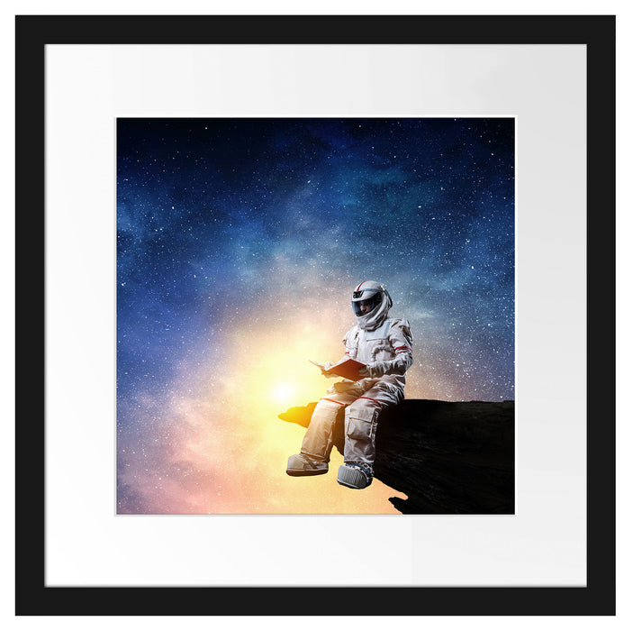 Lesender Astronaut auf Vorsprung vor Galaxie Passepartout Quadratisch 40