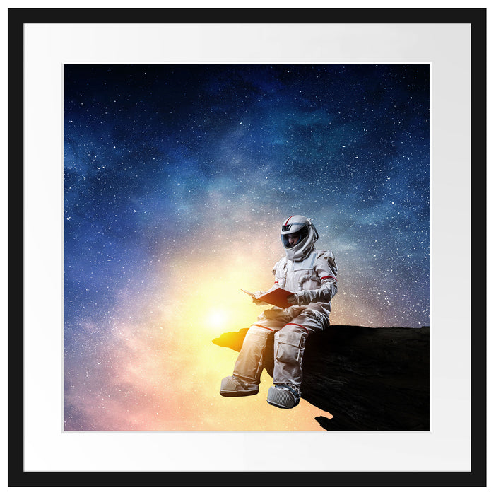 Lesender Astronaut auf Vorsprung vor Galaxie Passepartout Quadratisch 55