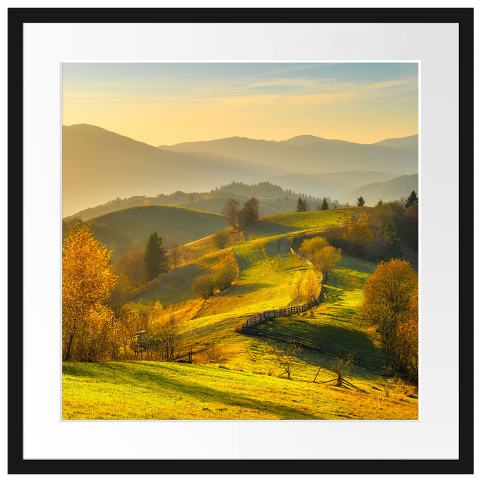 Hügelige Herbstlandschaft bei Sonnenuntergang Passepartout Quadratisch 55