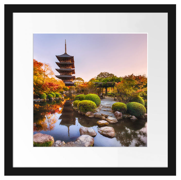 See im Herbst vor japanischem Tempel Passepartout Quadratisch 40