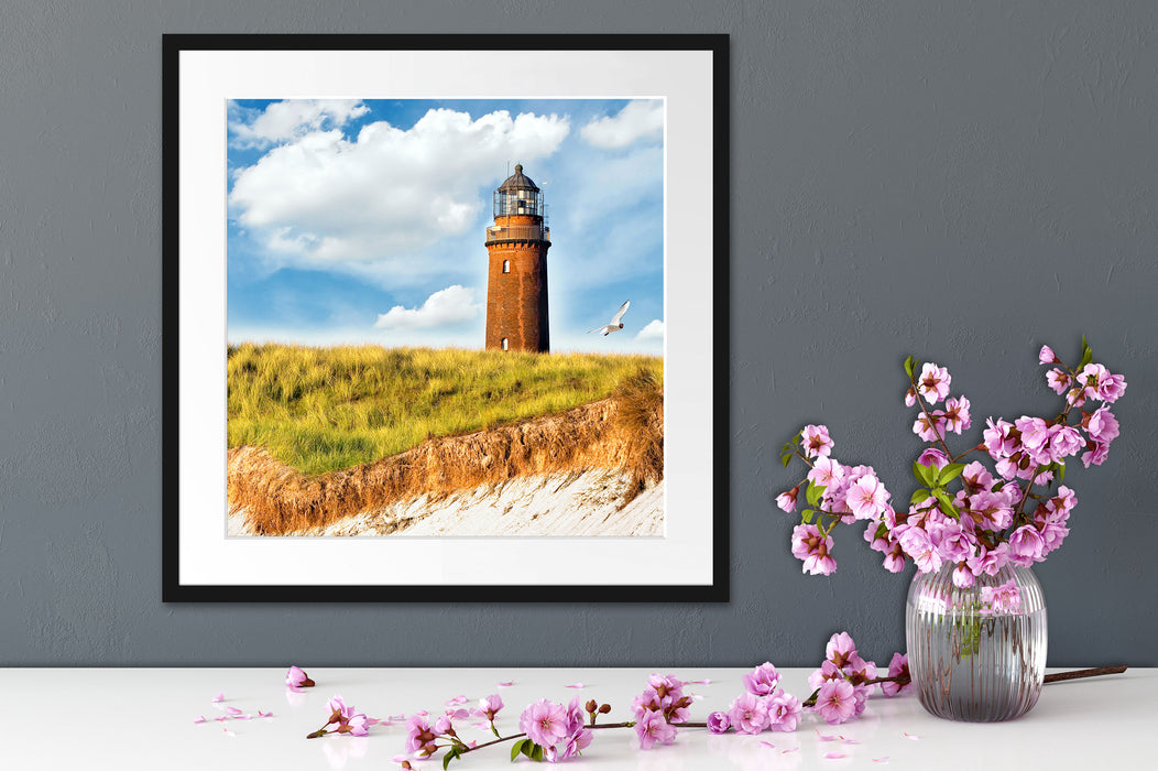 Möwen fliegen am Meer vor Leuchtturm Passepartout Detail Quadratisch