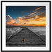 Steg am See bei Sonnenuntergang B&W Detail Passepartout Quadratisch 70