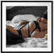 Frau in erotischen Dessous auf Bett B&W Detail Passepartout Quadratisch 70