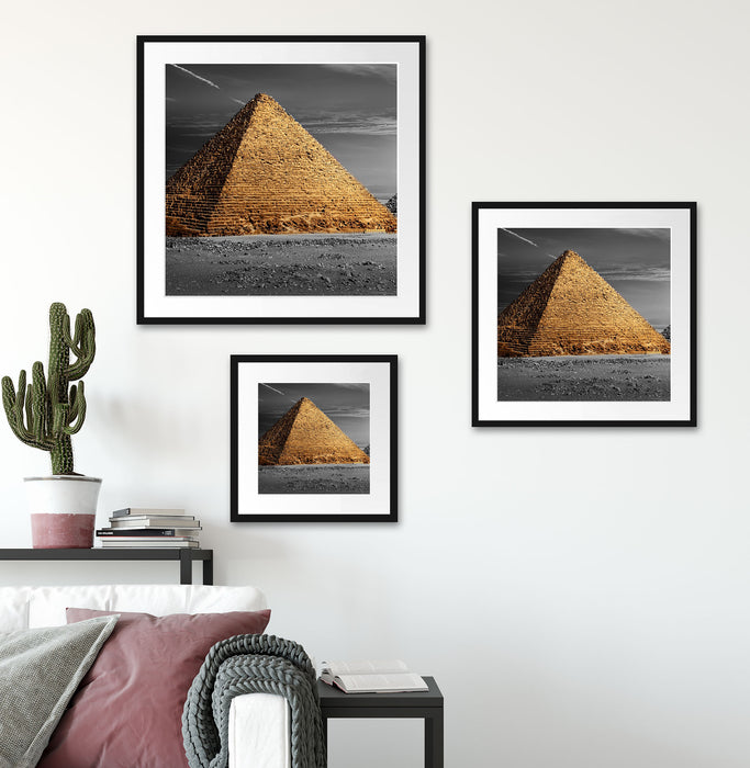 Ägyptische Pyramiden bei Sonnenuntergang B&W Detail Passepartout Wohnzimmer Quadratisch