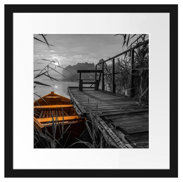 Bootssteg am See bei Sonnenuntergang B&W Detail Passepartout Quadratisch 40