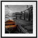 Bootssteg am See bei Sonnenuntergang B&W Detail Passepartout Quadratisch 55
