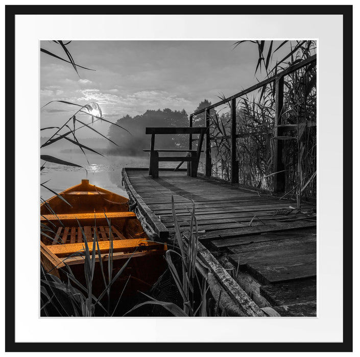 Bootssteg am See bei Sonnenuntergang B&W Detail Passepartout Quadratisch 70