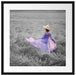 Frau im Kleid läuft durch Lavendelfeld B&W Detail Passepartout Quadratisch 55