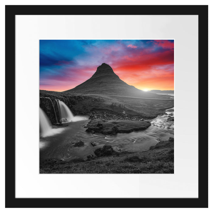 Kirkjufell Vulkan im Sonnenuntergang B&W Detail Passepartout Quadratisch 40