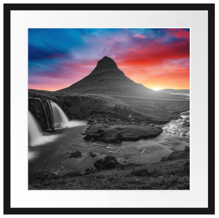 Kirkjufell Vulkan im Sonnenuntergang B&W Detail Passepartout Quadratisch 55