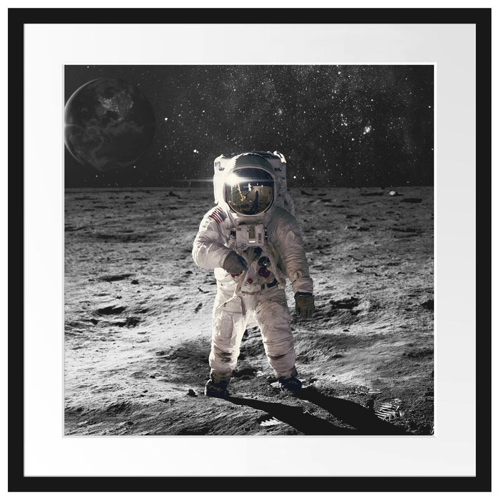 Einsamer Astronaut auf dem Mond B&W Detail Passepartout Quadratisch 55