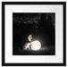 Hund mit leuchtendem Mond bei Nacht B&W Detail Passepartout Quadratisch 40
