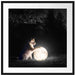 Hund mit leuchtendem Mond bei Nacht B&W Detail Passepartout Quadratisch 70