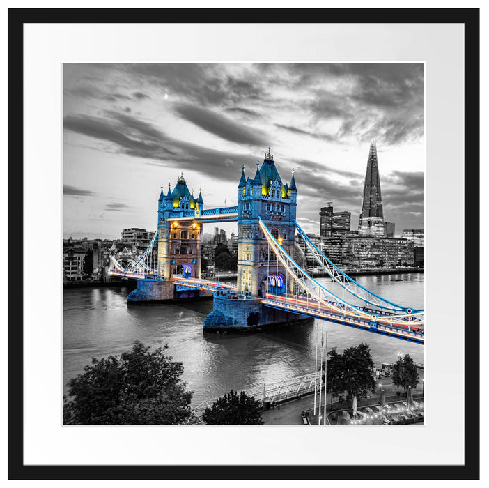 Beleuchtete Tower Bridge am Abend B&W Detail Passepartout Quadratisch 55