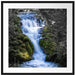 Wasserfall im grünen Wald B&W Detail Passepartout Quadratisch 70