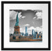 Freiheitsstatue mit New Yorker Skyline B&W Detail Passepartout Quadratisch 40