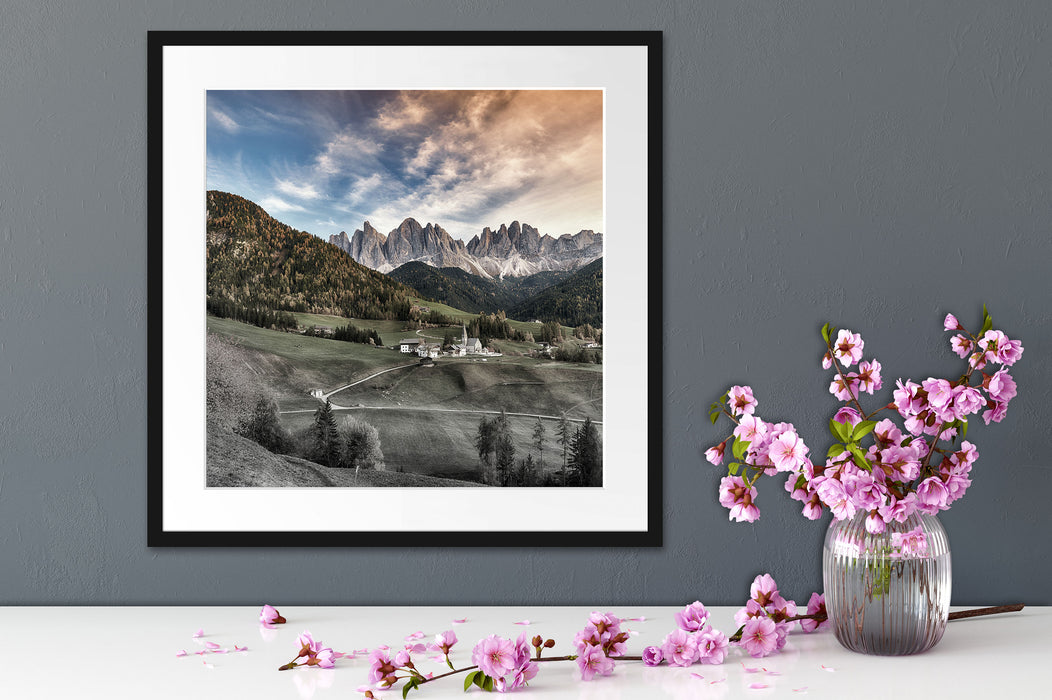 Herbstliche Landschaft in den Dolomiten B&W Detail Passepartout Detail Quadratisch