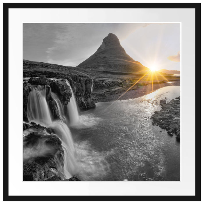 Wasserfall in Isalnd bei Sonnenuntergang B&W Detail Passepartout Quadratisch 70