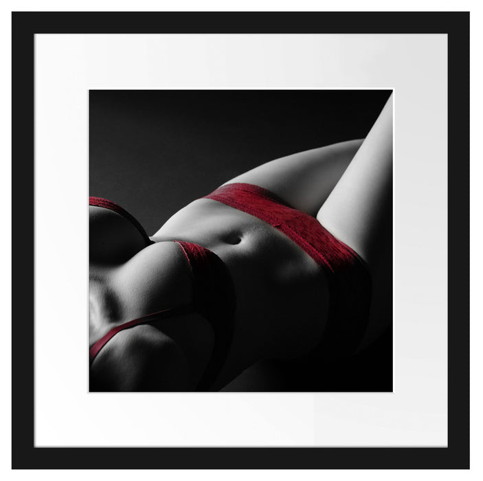 Frauenkörper in sexy roter Unterwäsche B&W Detail Passepartout Quadratisch 40