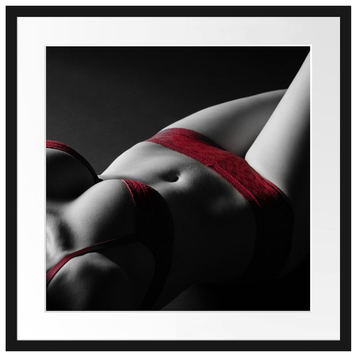 Frauenkörper in sexy roter Unterwäsche B&W Detail Passepartout Quadratisch 55