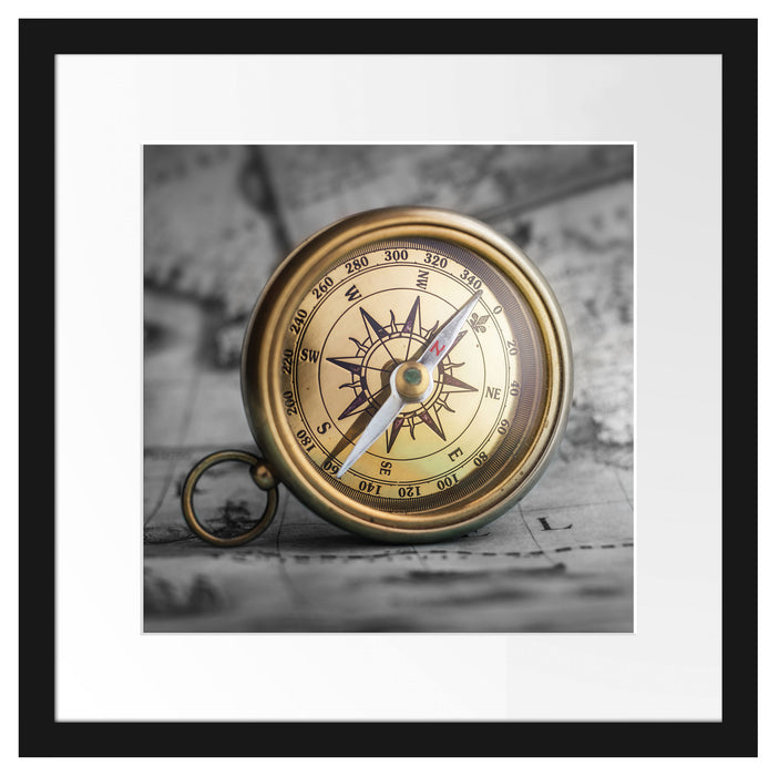 Alter Kompass auf Weltkarte B&W Detail Passepartout Quadratisch 40