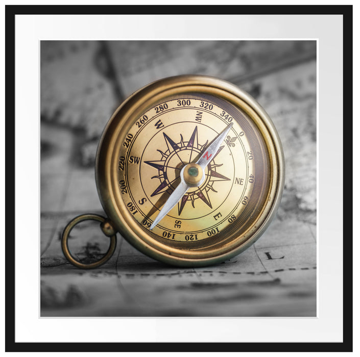 Alter Kompass auf Weltkarte B&W Detail Passepartout Quadratisch 70