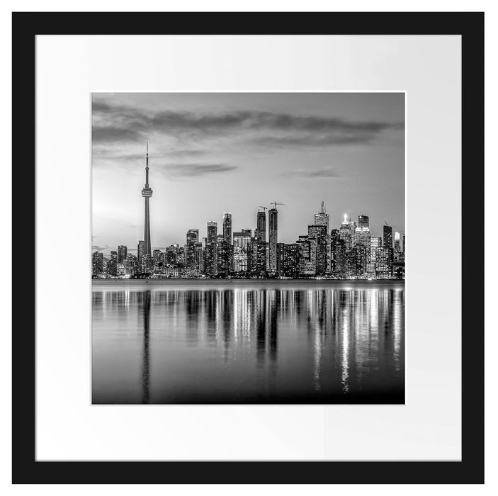 Skyline Toronto in der Abenddämmerung, Monochrome Passepartout Quadratisch 40
