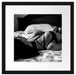 Frau in erotischen Dessous auf Bett, Monochrome Passepartout Quadratisch 40