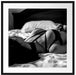 Frau in erotischen Dessous auf Bett, Monochrome Passepartout Quadratisch 70