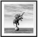 Elefant in der Wüste balanciert auf Ball, Monochrome Passepartout Quadratisch 70