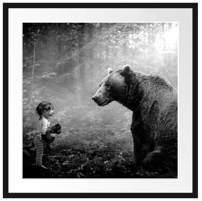 Mädchen mit Teddy und Bär im Wald, Monochrome Passepartout Quadratisch 70