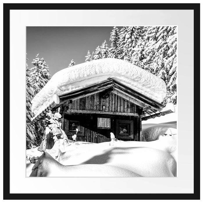 Verschneite Skihütte in Alpenwald, Monochrome Passepartout Quadratisch 55