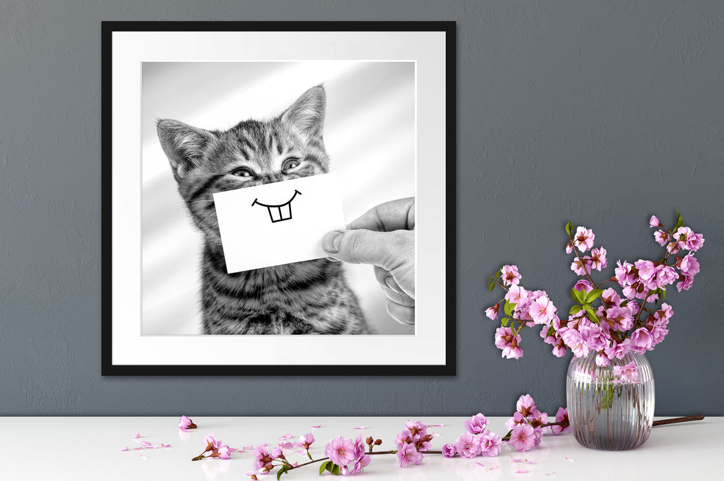 Lustige Katze mit Lächeln auf Papier, Monochrome Passepartout Detail Quadratisch