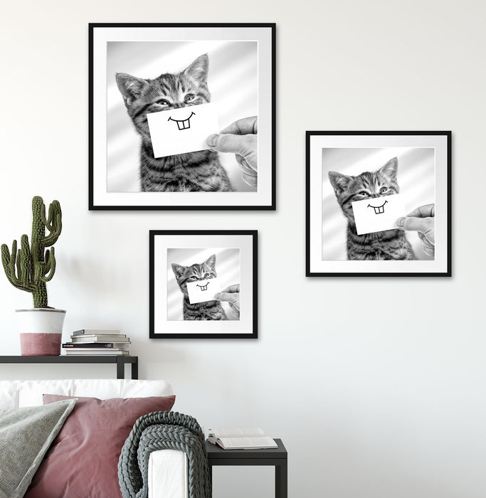 Lustige Katze mit Lächeln auf Papier, Monochrome Passepartout Wohnzimmer Quadratisch