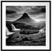 Kirkjufell Vulkan im Sonnenuntergang, Monochrome Passepartout Quadratisch 70