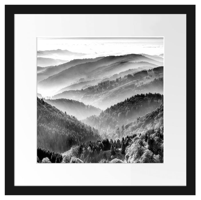 Nebelige Berglandschaft im Herbst, Monochrome Passepartout Quadratisch 40