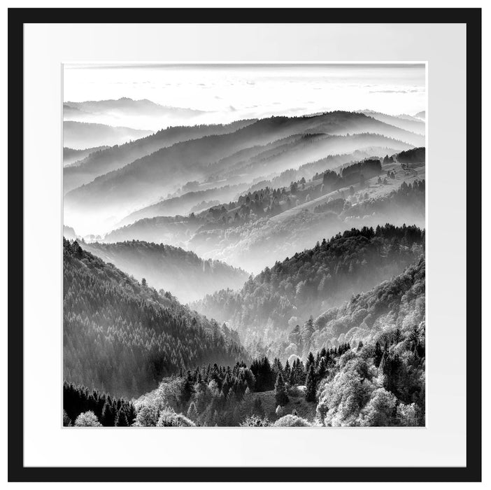 Nebelige Berglandschaft im Herbst, Monochrome Passepartout Quadratisch 55
