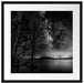 Bäume am See in sternenklarer Nacht, Monochrome Passepartout Quadratisch 55
